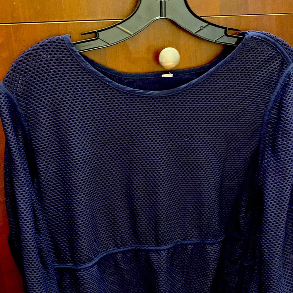 Pull over slightly see thru on top / netting. Excellent condition.